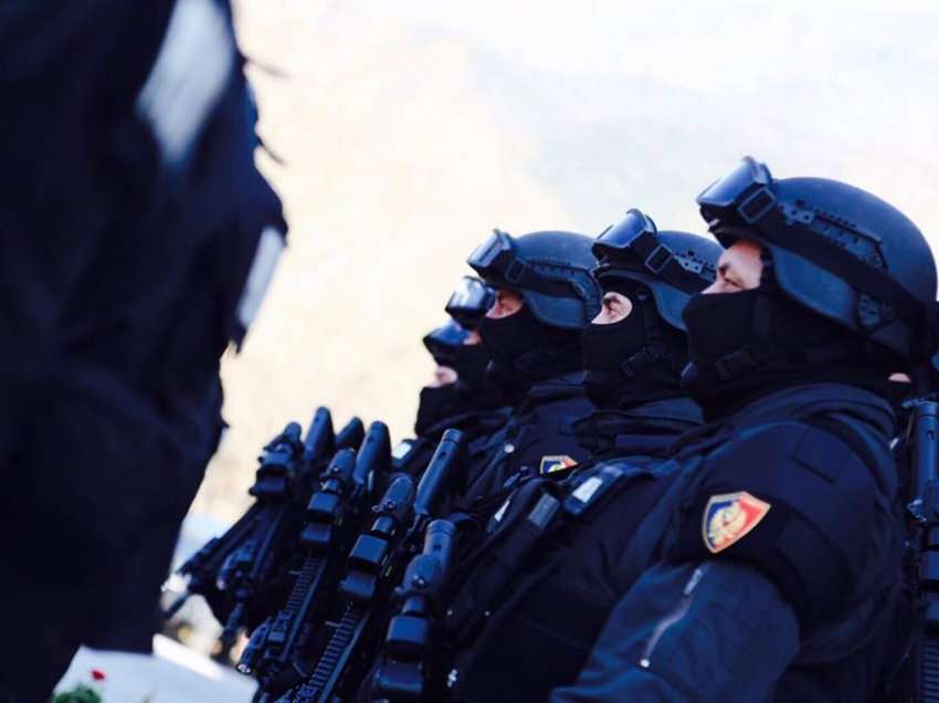 Policia dhe forcat e FNSH kontrolle në Elbasan, dy të shoqëruar