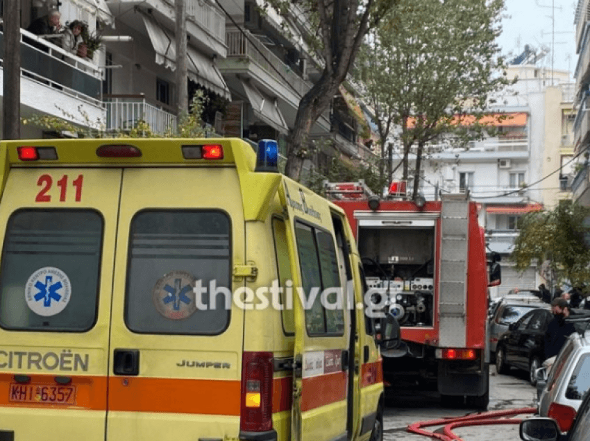 Zjarr në banesën e shqiptarëve në Greqi: Tezja shpëton dy nga fëmijët, humb jetën 16-vjeçari