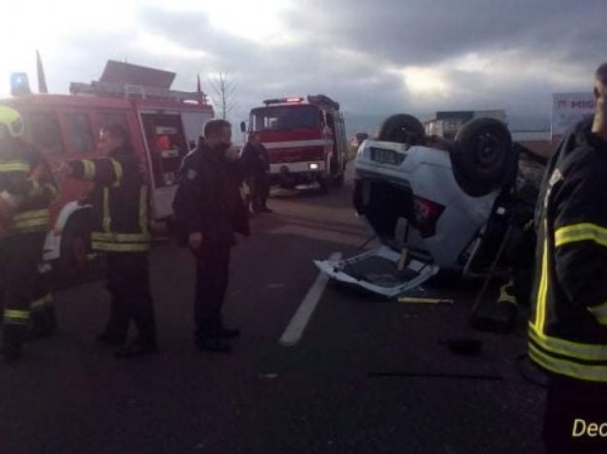 Dalin pamjet e rënda të aksidentit në rrugën Viti-Kllokot, vdiq një person dhe u lënduan disa të tjerë