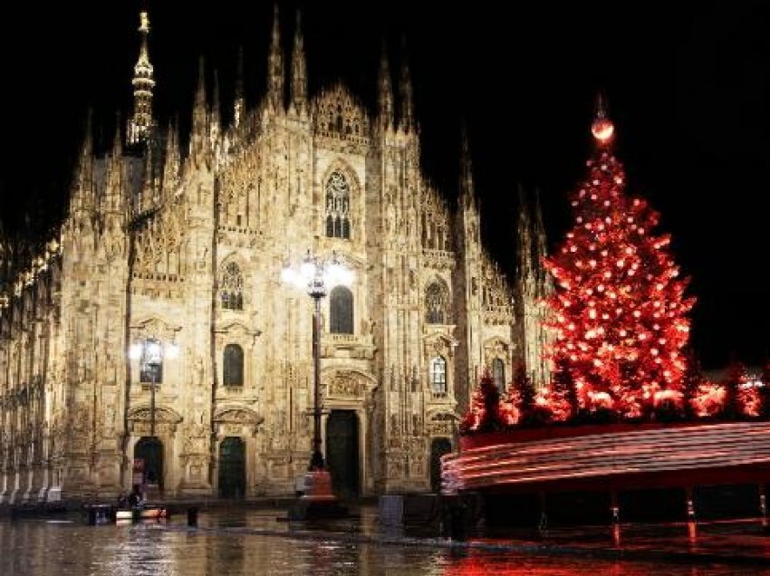 Milano ndez ndritat e festave, 21 bredha në rrugë e sheshe, për secilin ka një emër