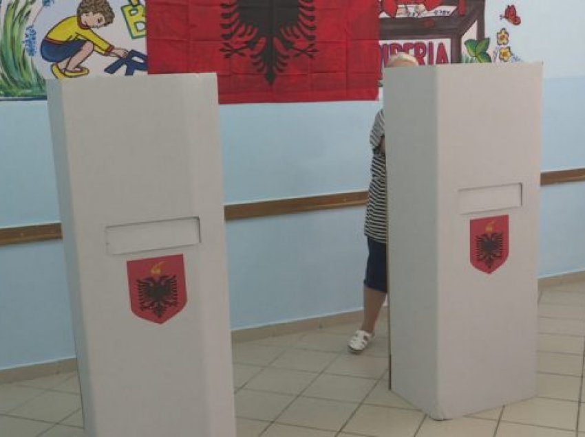 ‘Emigrantët do të votojnë me postë’/ Ekspertët e shohin të pamundur votën e Diasporës