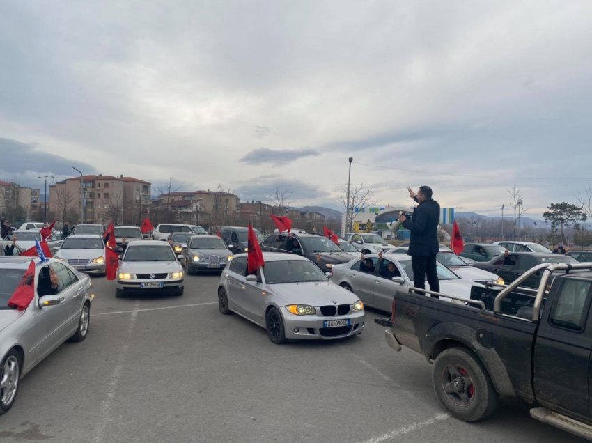“8 Dhjetori”/ Bllokon trafikun, por respekton masat Covid, Salianji sot në Korçë: Për Shqipërinë si gjithë Europa!