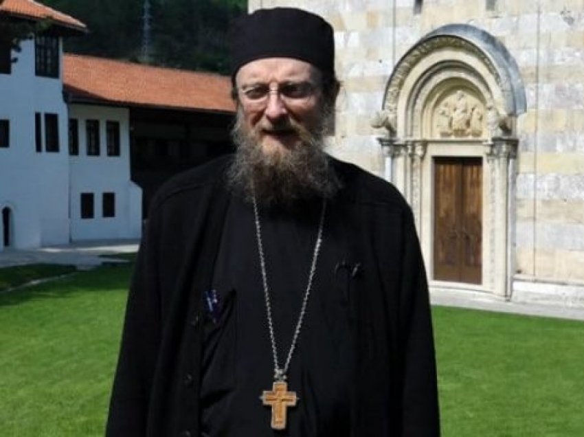 Kryepeshkopi që i shërbeu pushtetit serb që masakroi fëmijë, flet sot për të drejtat e njeriut