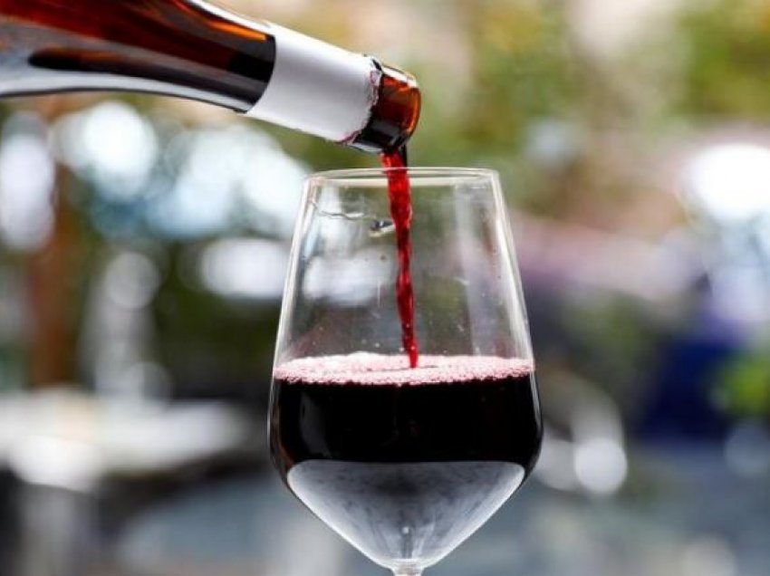 Kompania e pijeve alkoolike kërkon “aplikues” që duan t’i provojnë pijet e reja
