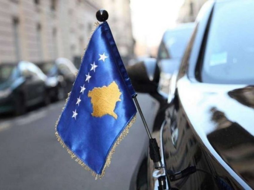 Analisti alarmon shërbimin diplomatik të Kosovës: Të gjithë duhet të lirohen nga detyra