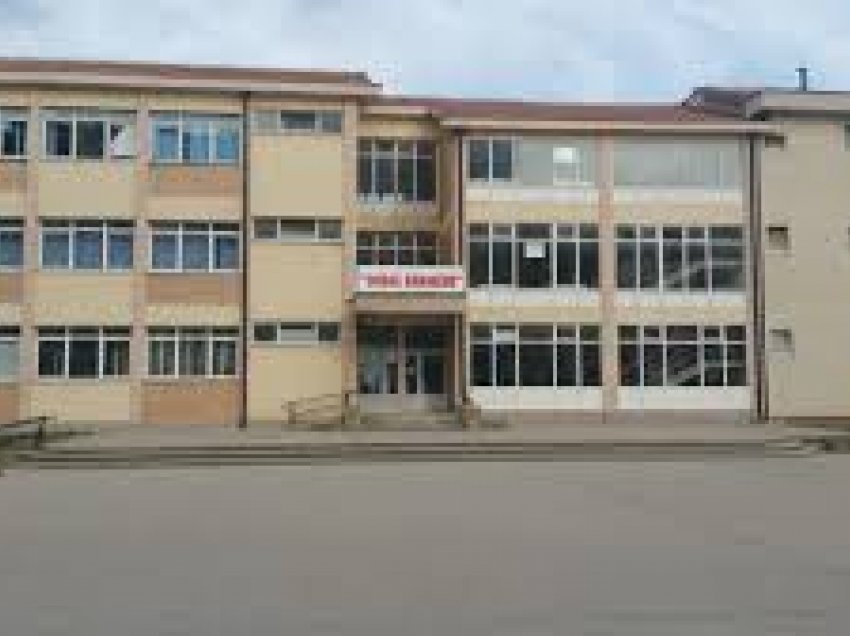 Therja e nxënësit në Fushë-Kosovë, PDK kërkon dorëheqjen e drejtorit të shkollës