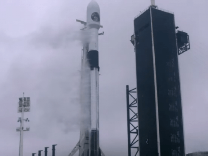 SpaceX ndalon lëshimin e raketave, dy minuta para nisjes