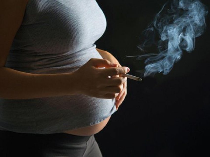 Nënat që pijnë duhan gjatë shtatzënisë rrezikojnë t’u transmetojnë fëmijëve këtë sëmundje të lëkurës