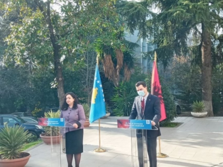 ​Osmani: Të punojmë që flamuri i Kosovës dhe Shqipërisë të valëviten krah njëra tjetrës