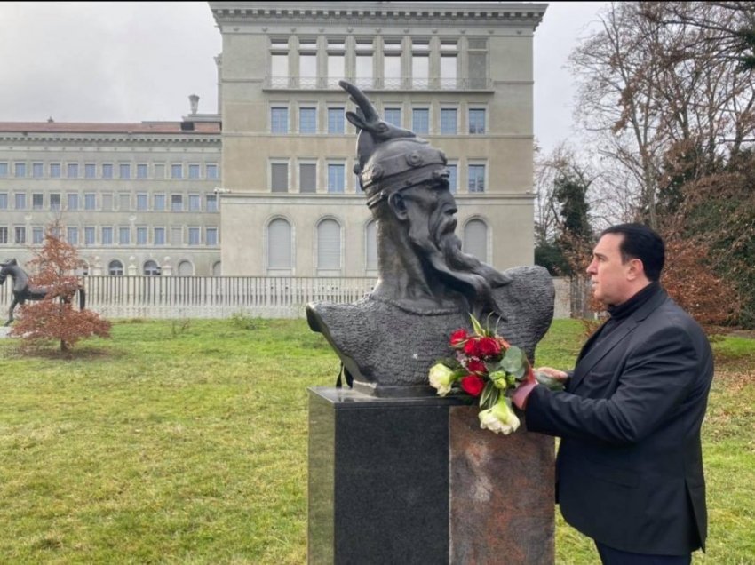 Enver Idrizi në Zvicër bën homazhe tek kryeheroi ynë kombëtar