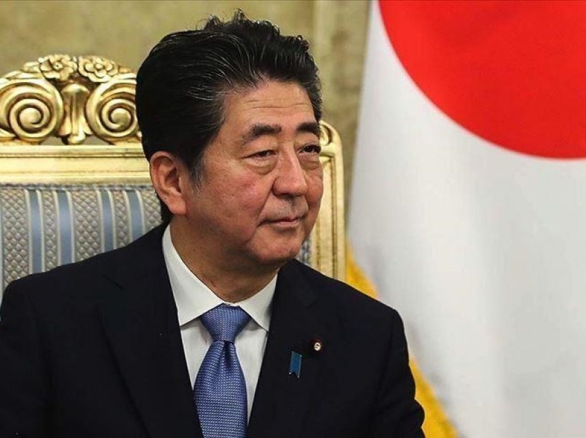 Japoni, ish-kryeministri Abe merret në pyetje për faturat e darkave
