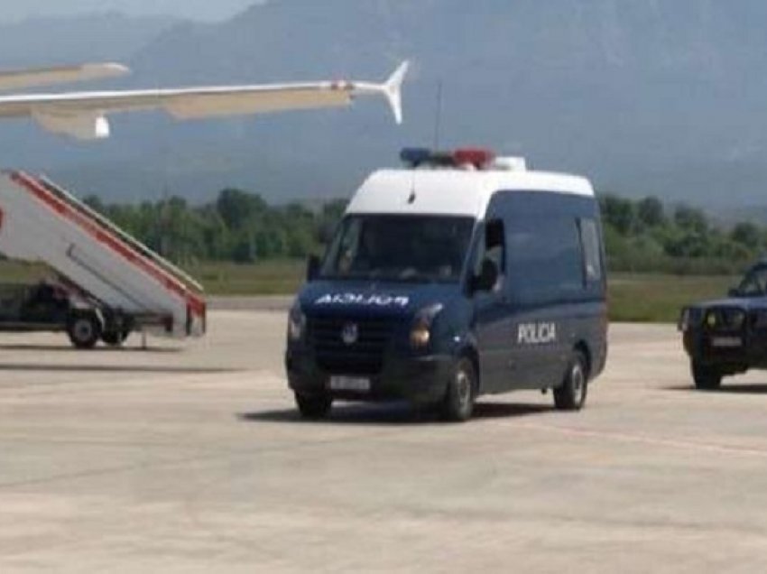 Të kërkuar nga Interpol për trafik droge, ekstradohen 2 shqiptarë në Itali!