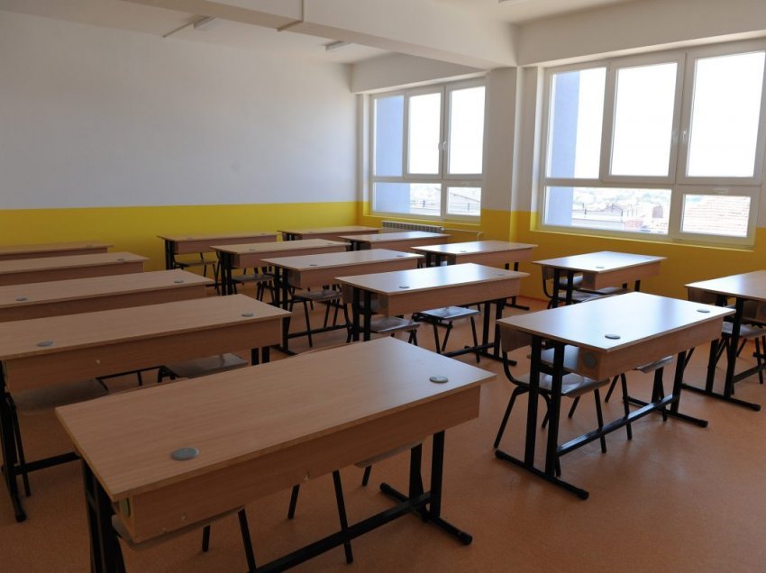 BZHA: Shkollat fillore të Maqedonisë do të marrin pajisje për kabinetet për shkenca natyrore