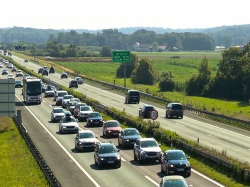​Sllovenia formon policinë për autostradat dhe migrantët