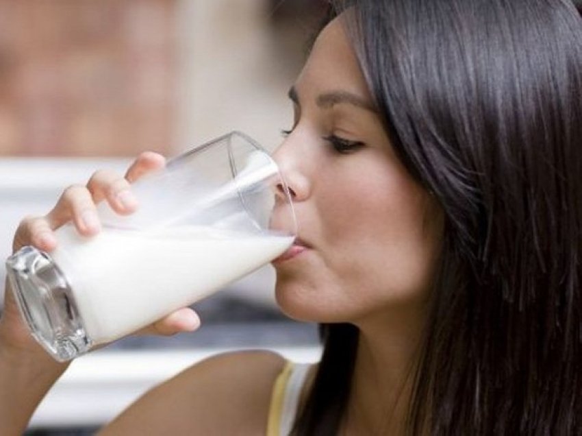 A duhet pirë një gotë qumësht para gjumit?