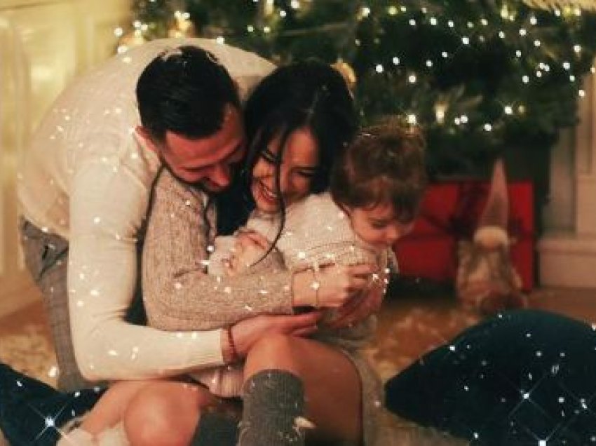 Me imazhe festive, Xhensila uron besimtarët e krisherë me rastin e Krishtlindjes