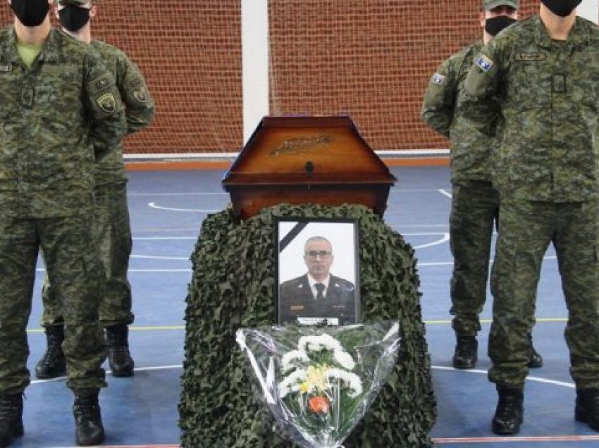 FSK’ja bën homazhe për kolonelin që u vetëvra të dielën