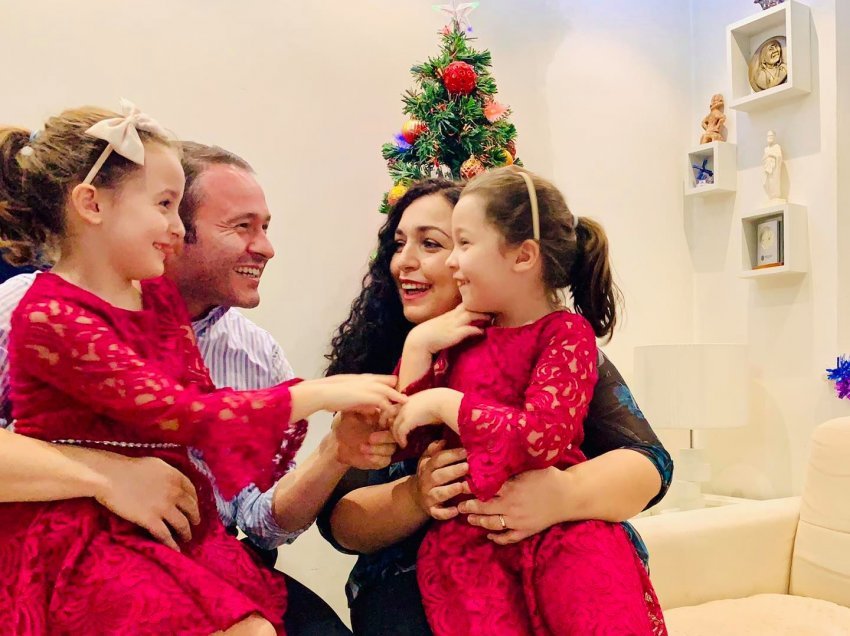 Vjosa Osmani publikon foton familjare: Shëndet e shumë dashni për të gjithë ju
