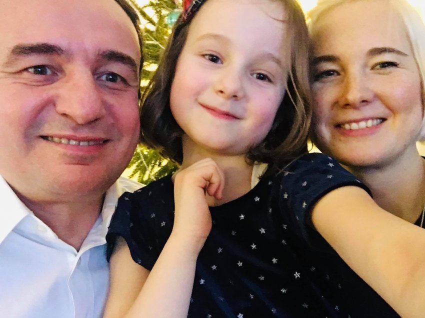 Albin Kurti uron Vitin e Ri me foto familjare