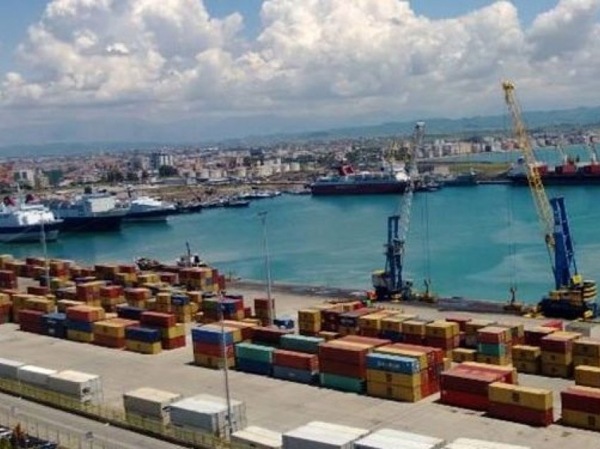 Rikthehet normaliteti në portin e Durrësit pas motit të keq/ Sot priten 3 tragete nga Italia