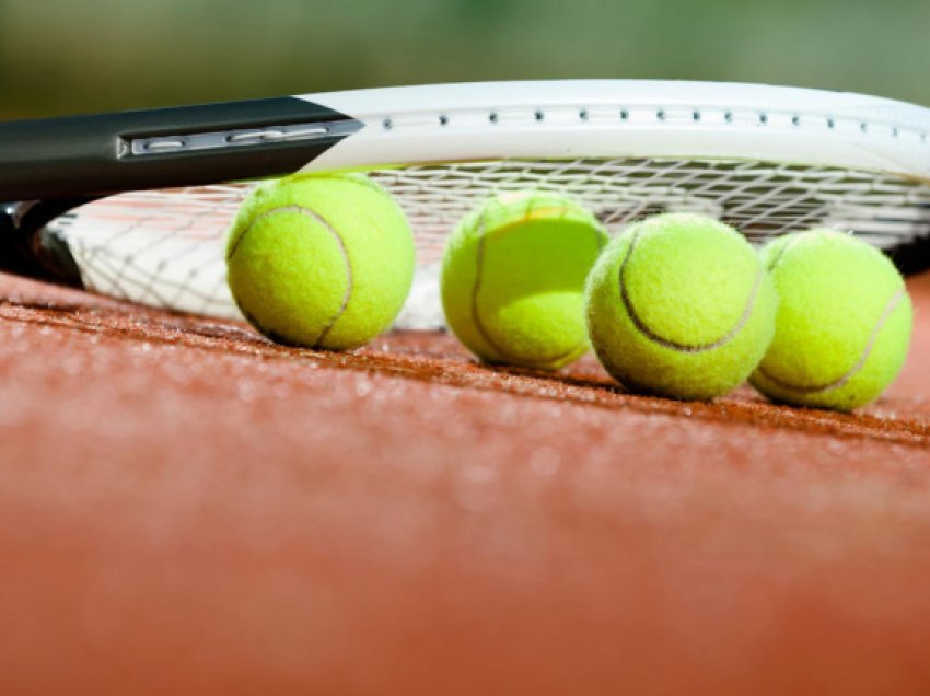 Turneu i tenisit në Francë shtyhet për një javë