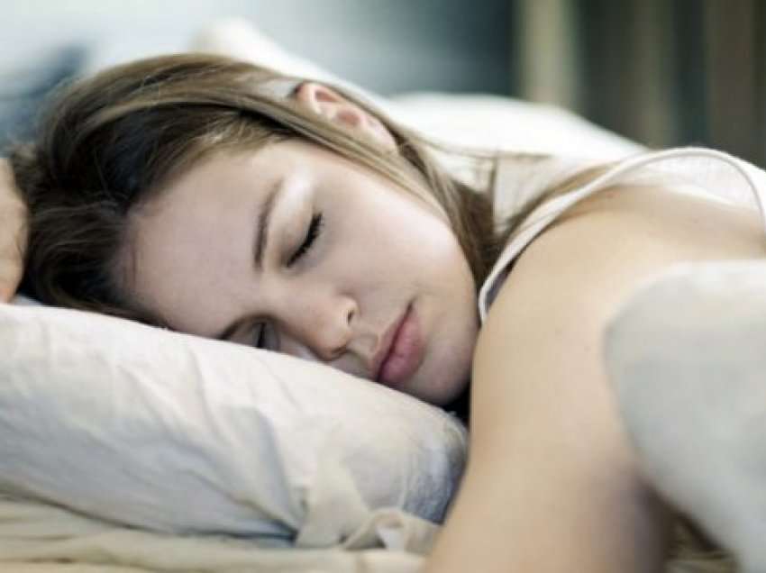 Zbuloni si ndikon mungesa e gjumit në çrregullimin e hormoneve dhe oreksin e tepërt