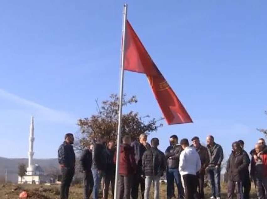 Banorët e fshatit Penuhë në Podujevë me aksion simbolik për 28 Nëntor