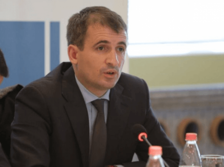 Miftaraj: Në Kosovë, ministrja e punëve të jashtme në mëngjes shkon në gjykatë për vepër penale e pasdite në zyre