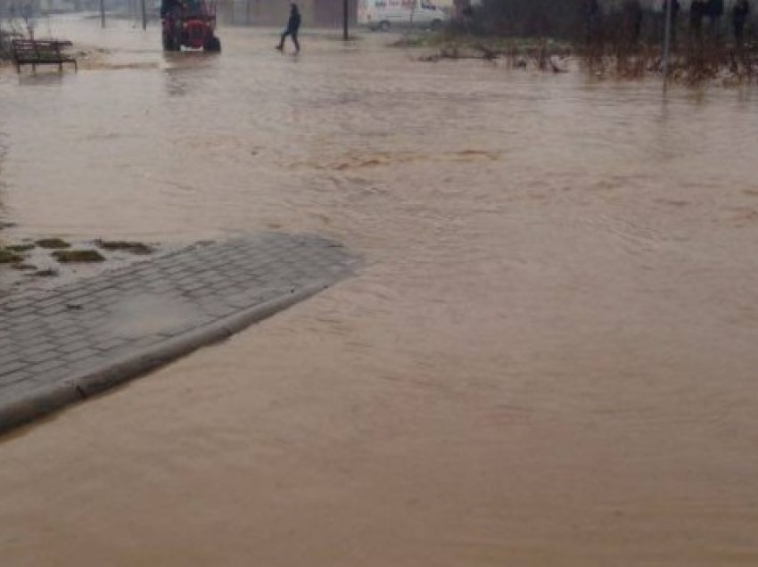 Lezhë, evakuohen 36 familje/ 3000 hektarë tokë nën ujë. Problem rrëshqitja e dherave dhe gërryerja e lumenjve