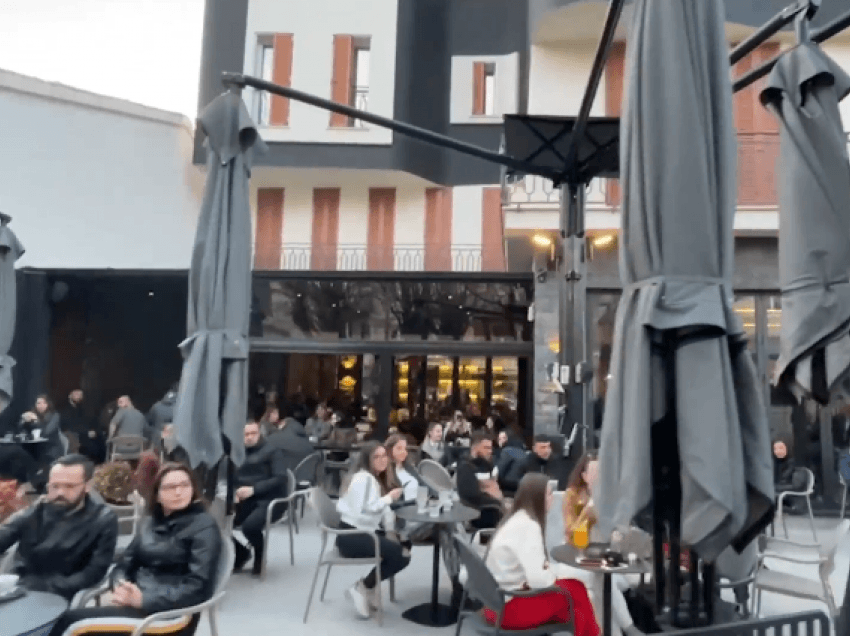 Rama poston videon: Bulevardi i Korçës, vendi ku çdo ditë rilindin shtëpi të vjetra