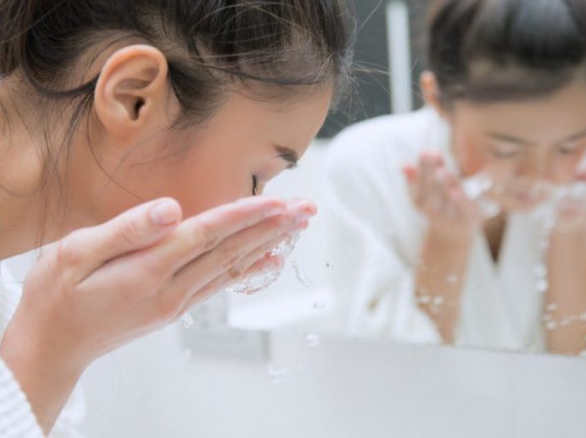 Rregulli 3 sekondësh që përdorin gratë koreane për një lëkurë më të shëndetshme