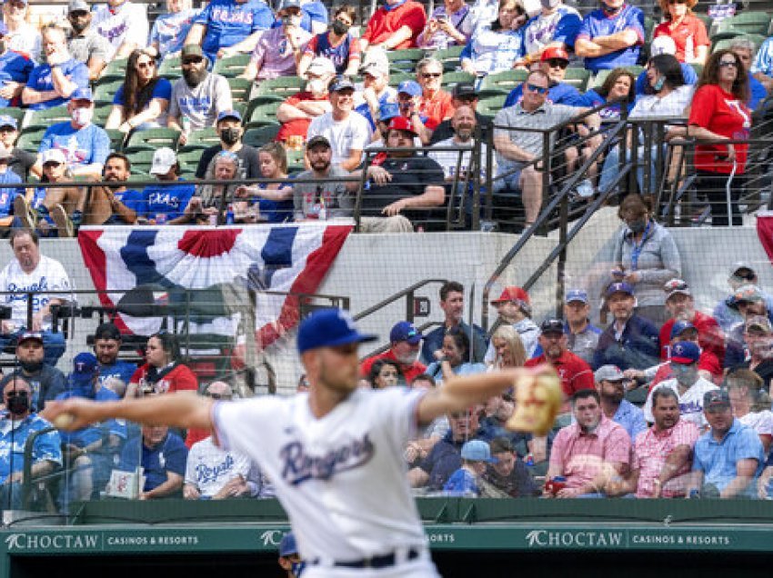 Teksas, 40 mijë spektatorë në sfidë të bejsbollit 