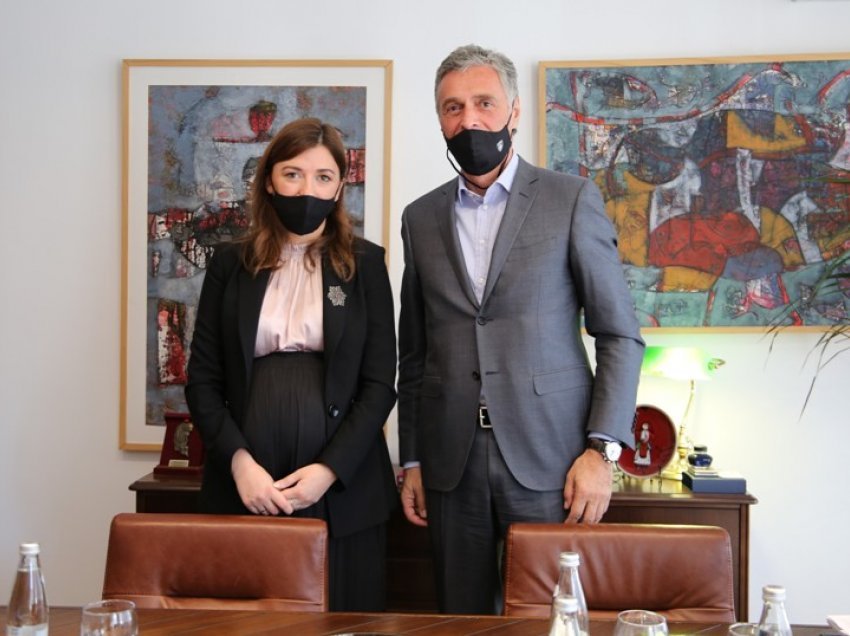 Kryeprokurori Lumezi dhe Ministrja Haxhiu diskutojnë për bashkëpunimin ndër-institucional