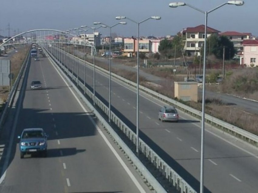 ​Nisin punimet në autostradën Tiranë-Durrës