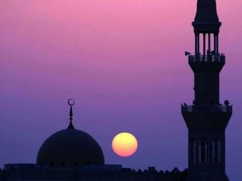 Ramazani i dytë në izolim, besimtarët myslimanë nisin agjërimin