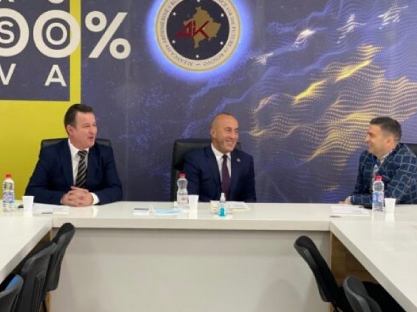 Gara për Prishtinën, Haradinaj prezanton tri familje që iu bashkuan AAK-së