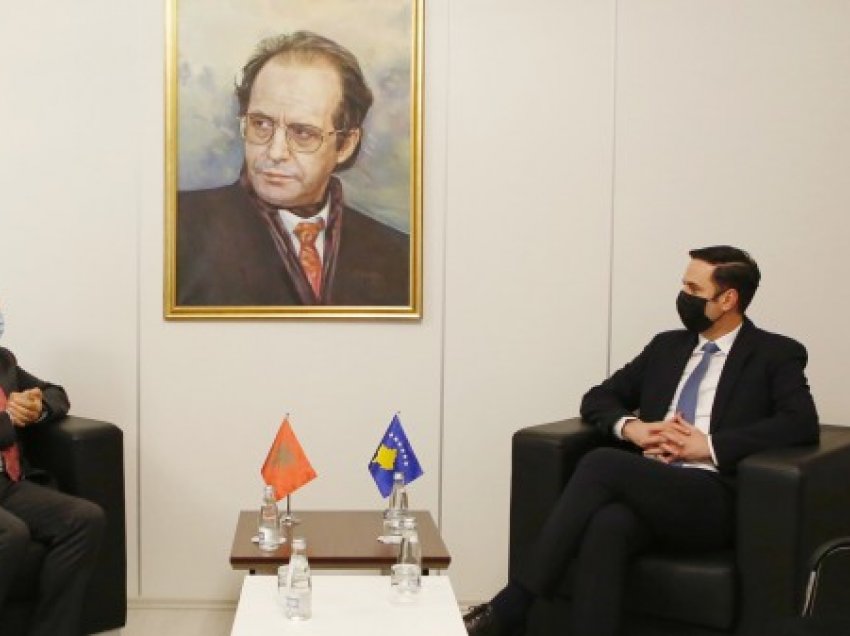 Abdixhiku priti në takim Ambasadorin e Shqipërisë në Kosovë