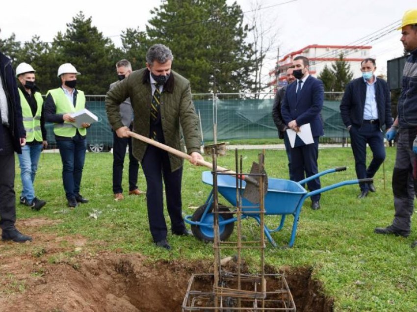 Vendoset gurthemeli për ndërtimin e Zyrës së Punësimit në Gjakovë