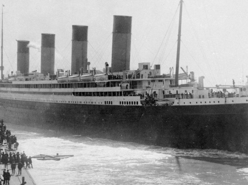 Studimi: Shpërthimi diellor mund të ketë kontribuar në fundosjen e Titanikut