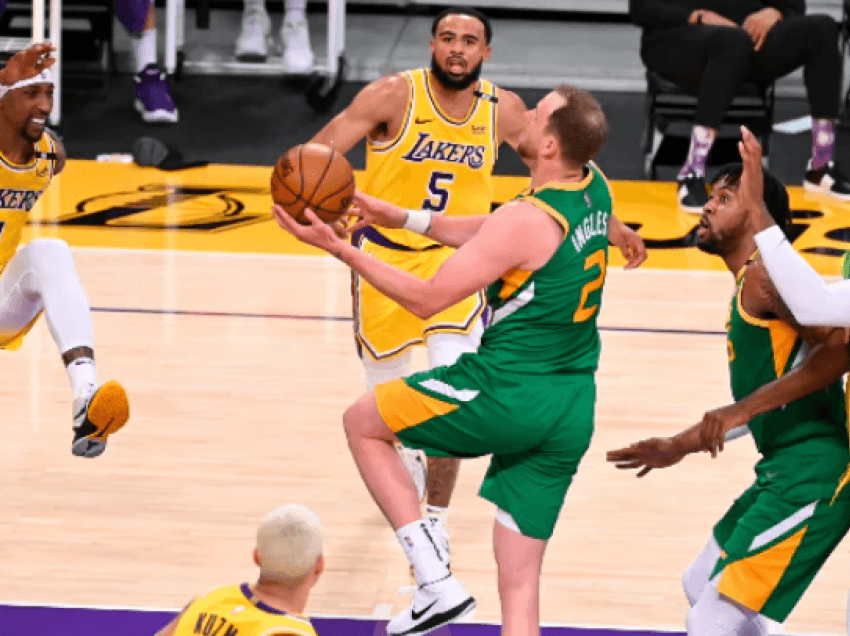 NBA: Shkëlqen Curry në fitoren e Warriors, Jazz tejkalon Lakers