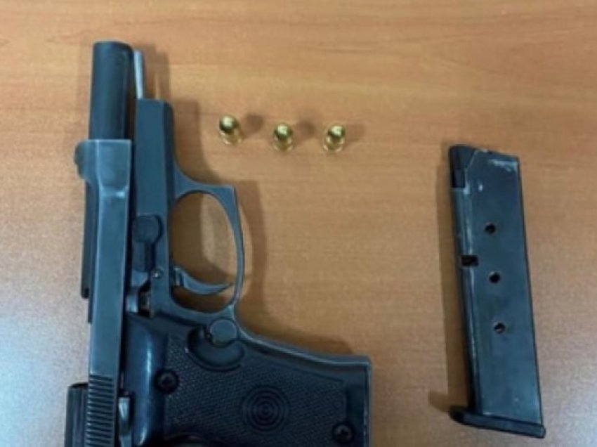 ​I mituri me armë në shkollë, i konfiskohet nga policia