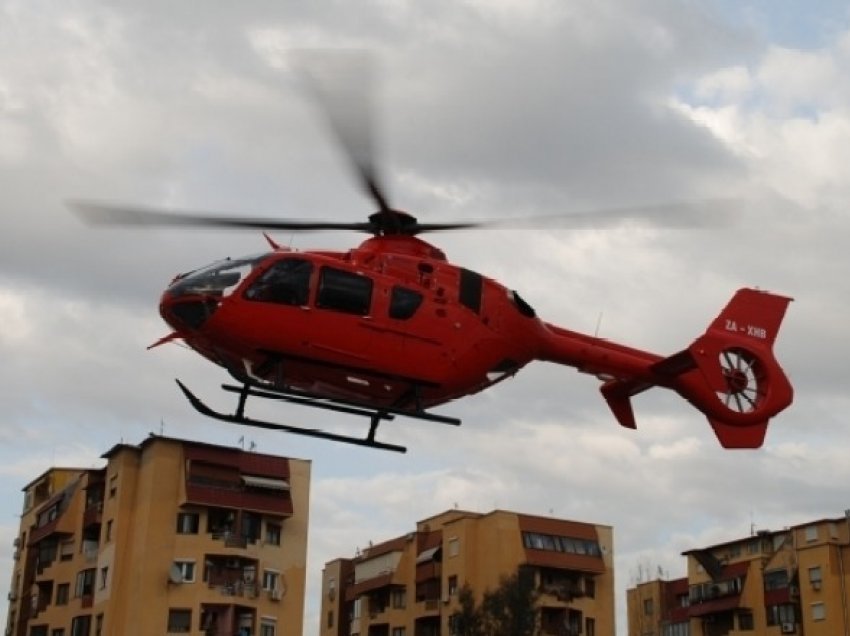 E zë poshtë dollapi, 3-vjeçari nga Saranda niset me helikopter drejt Tiranës
