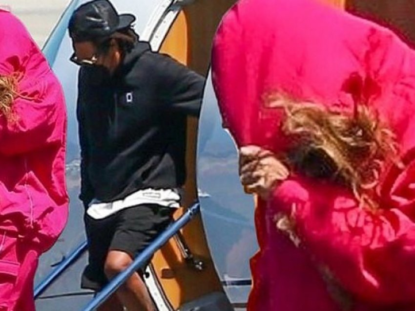 Beyonce mbulon fytyrën, ndërsa fotografohet me Jay Z-në duke zbarkuar nga aeroplani privat