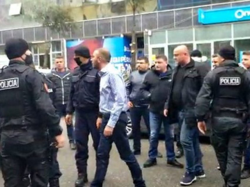 Gazment Bardhi përplaset me FNSH pas aksionit blic në Elbasan: Shkoni kapni bandat