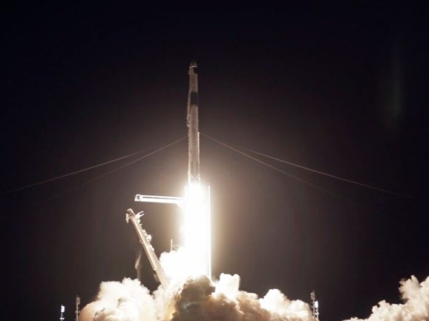 SpaceX ankorohet me Stacionin Ndërkombëtar të Hapësirës