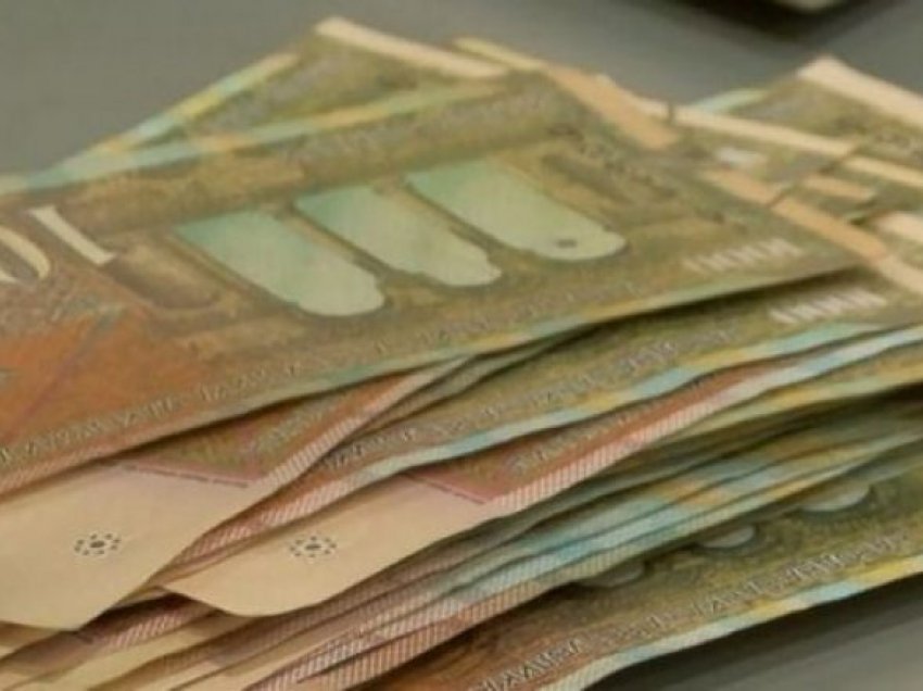 Qytetarët pas pesë muajve pritet të marrin 6.000 denarë e premtuara nga Qeveria e Maqedonisë