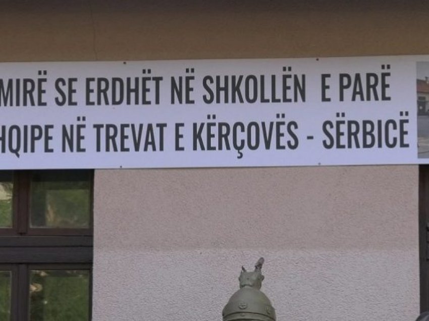 Manifestohet 80 vjetori i shkollës së parë shqipe në Kërçovë