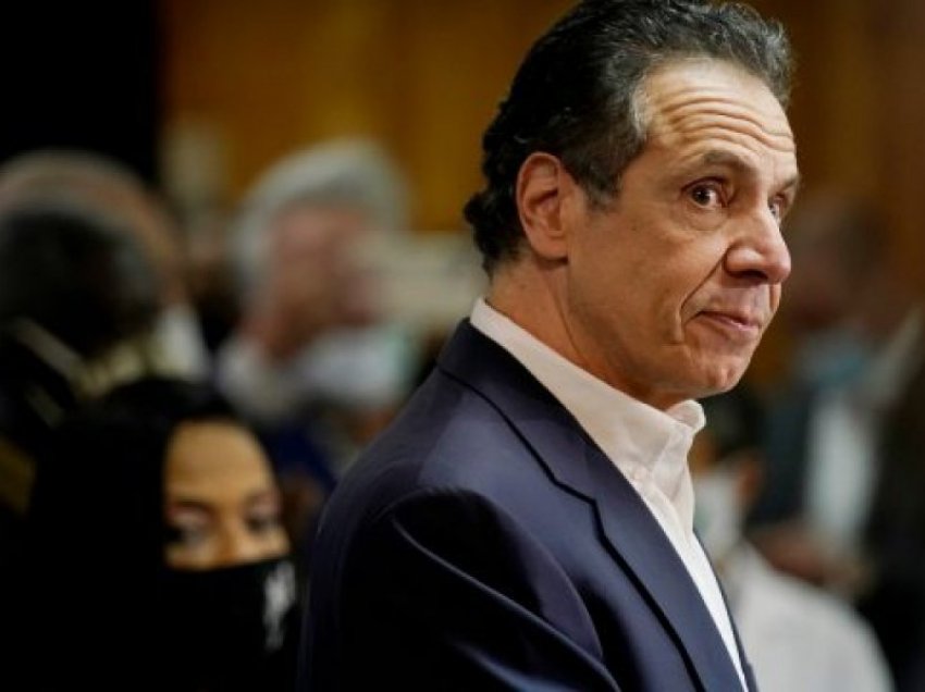 Guvernatori i New York merret në pyetje për 11 orë për akuzat e ngacmimit seksual