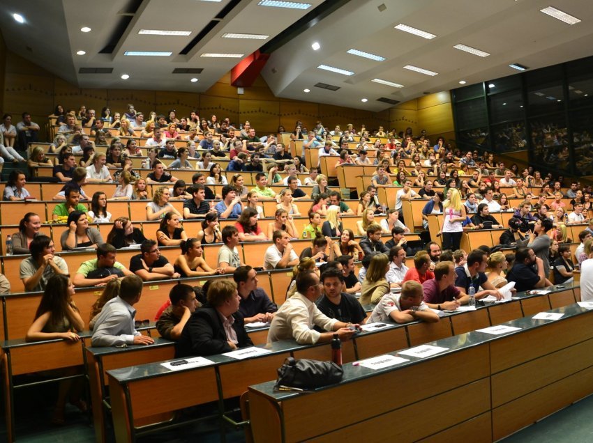 Qeveria e Hungarisë ndan 139 bursa për studentët e Kosovës