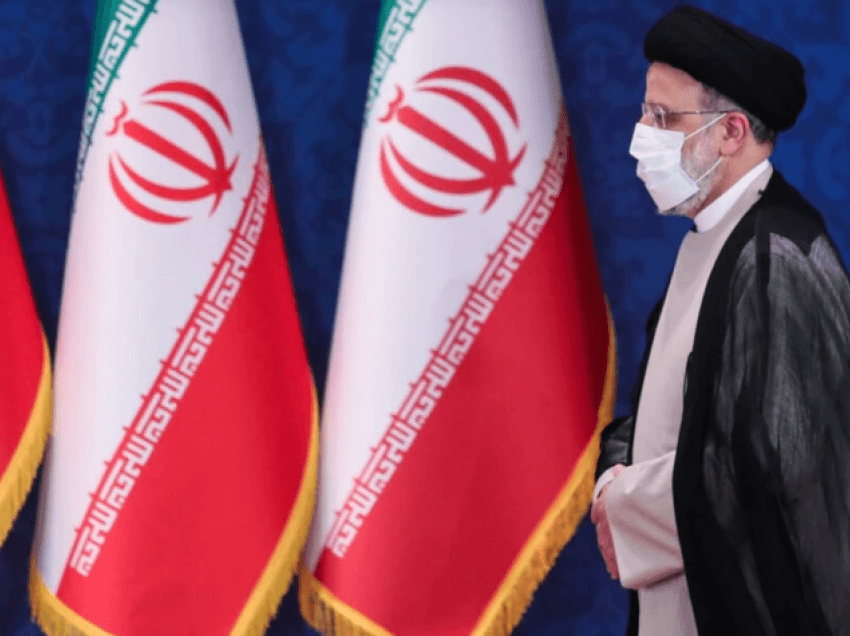 Presidenti i ri iranian betohet para Parlamentit